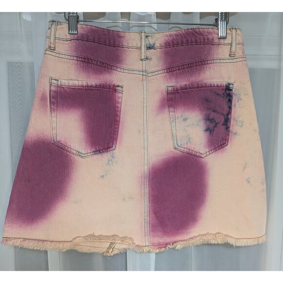Easel Tie-Dye Denim Mini w/Frayed Hem - Sz M - Picture 2 of 2